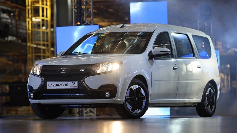 АВТОВАЗ запустил серийное производство Lada e-Largus. Цена известна