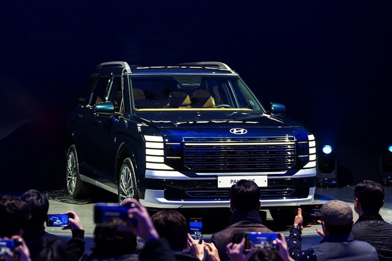 Гигантский кроссовер Hyundai Palisade нового поколения показали живьём