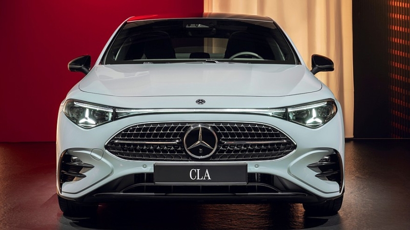 Новый Mercedes-Benz CLA: располневший кузов, две электрические версии и три c ДВС