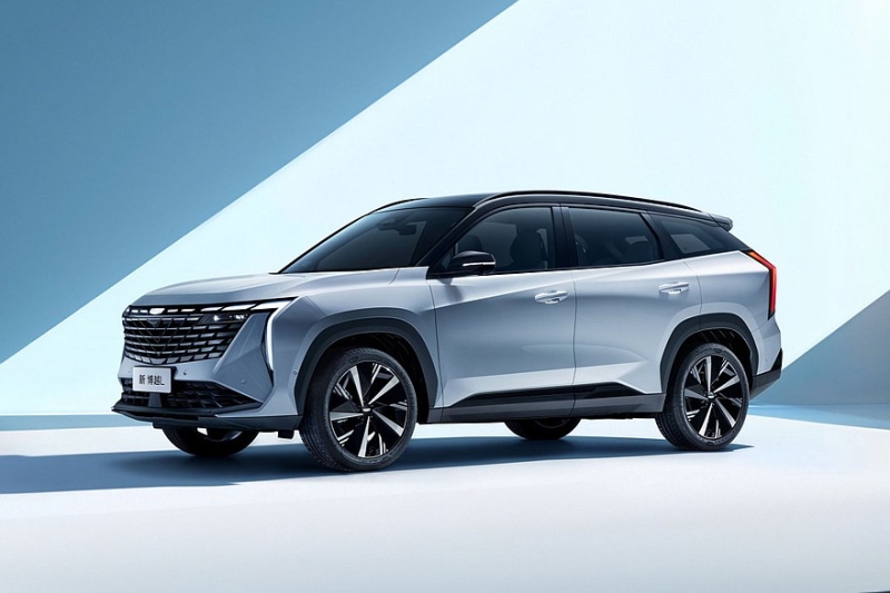Кроссовер Geely Atlas изменился не только снаружи: полноценные официальные фото