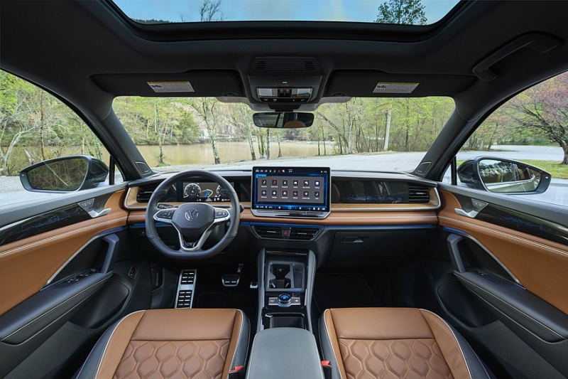 «Заряженный» Volkswagen Tiguan SEL R-Line Turbo: подросшая мощность и оснащение побогаче