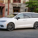 Chrysler подготовил юбилейную версию минивэна Pacifica к 100-летию бренда